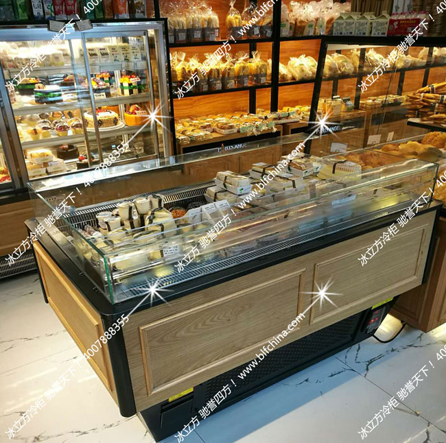 面包/蛋糕作為一種大眾食品，頗受歡迎，遍布大街小巷。