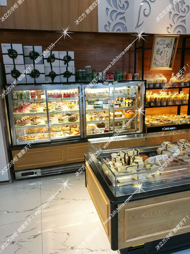 蛋糕展示柜風冷的好嗎？會把蛋糕吹干嗎？