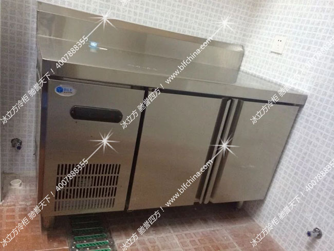 廚房冰箱工作臺干凈衛生，開放式廚房也出彩